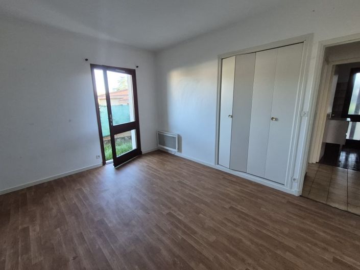 Image No.17-3 Bed House for sale
