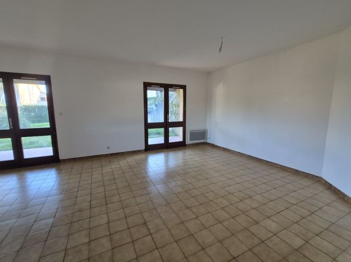 Image No.18-3 Bed House for sale