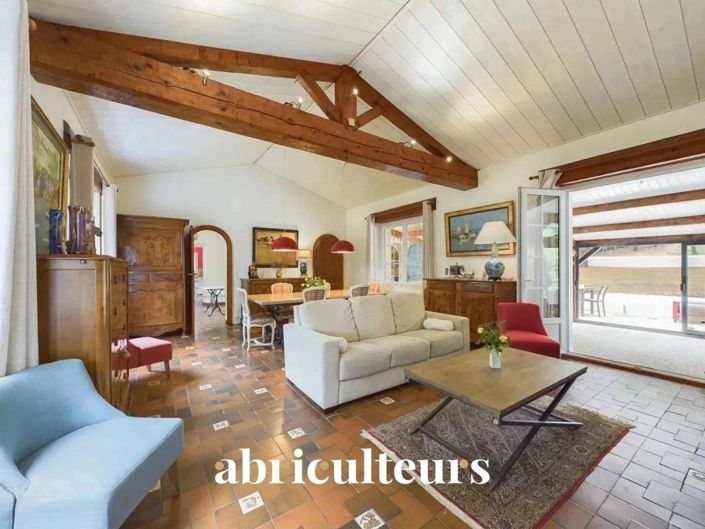 Image No.3-6 Bed House for sale