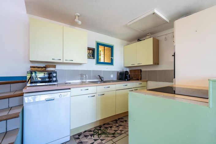 Image No.7-5 Bed House for sale
