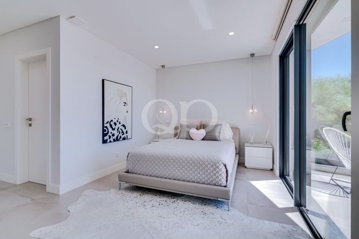 Image No.51-4 Bed House for sale
