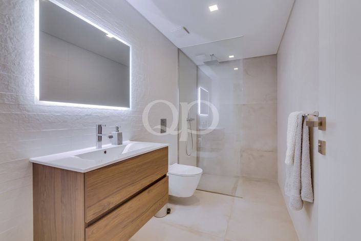 Image No.53-4 Bed House for sale