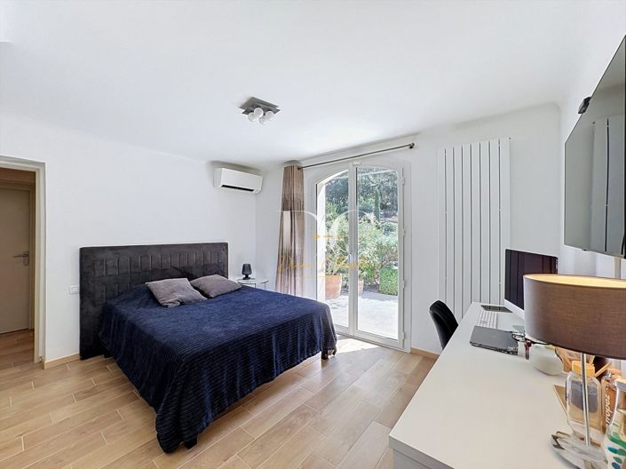 Image No.12-6 Bed House for sale