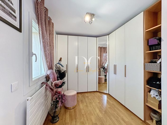 Image No.17-6 Bed House for sale
