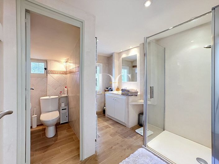 Image No.20-6 Bed House for sale