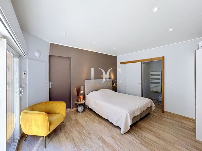 Image No.27-6 Bed House for sale