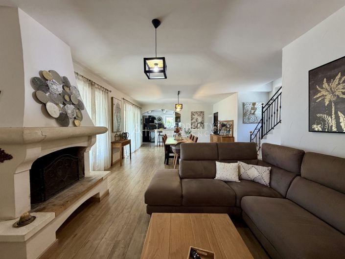 Image No.12-4 Bed House for sale