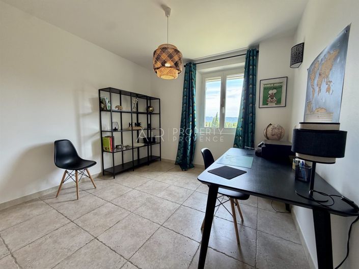 Image No.19-4 Bed House for sale