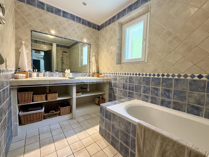 Image No.20-4 Bed House for sale