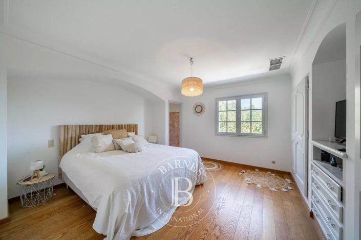 Image No.10-9 Bed House for sale