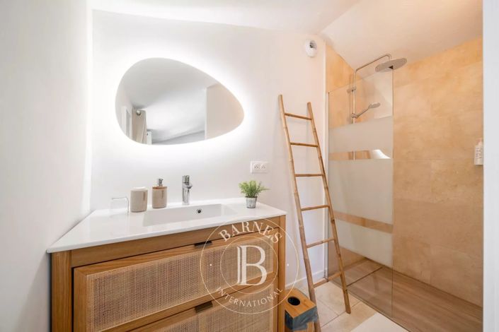 Image No.16-9 Bed House for sale