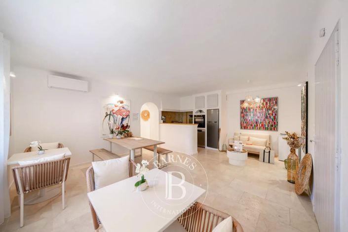 Image No.18-9 Bed House for sale