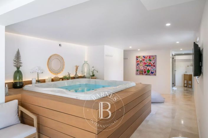 Image No.22-9 Bed House for sale