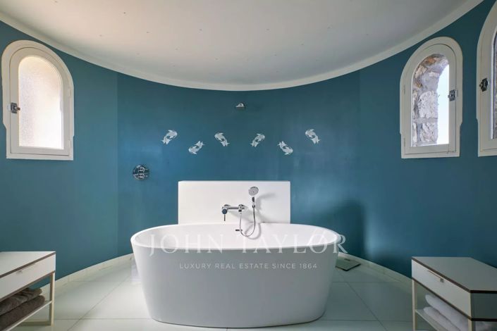 Image No.16-6 Bed House for sale