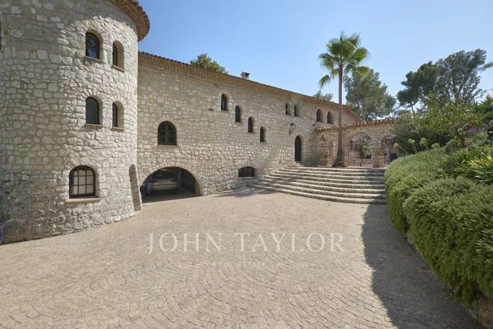 Image No.17-6 Bed House for sale
