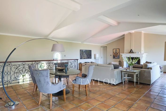 Image No.6-6 Bed House for sale