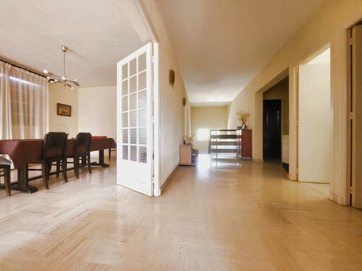 Image No.4-5 Bed House for sale