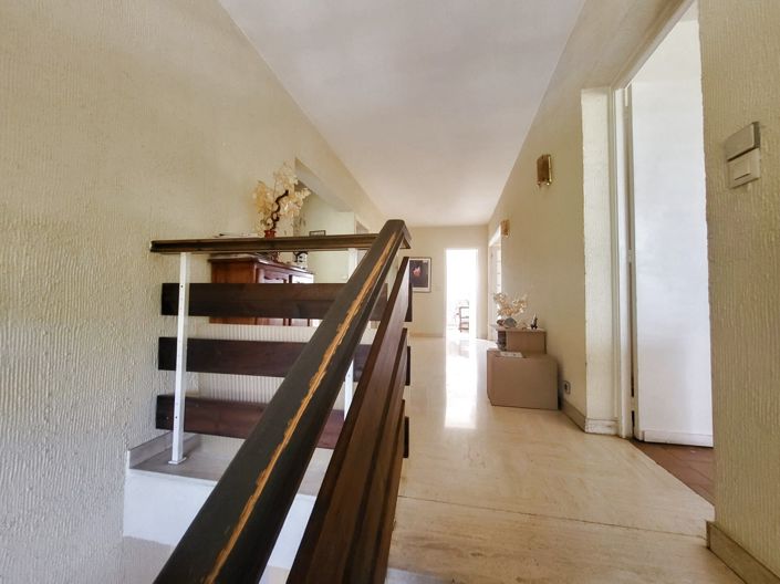 Image No.6-5 Bed House for sale