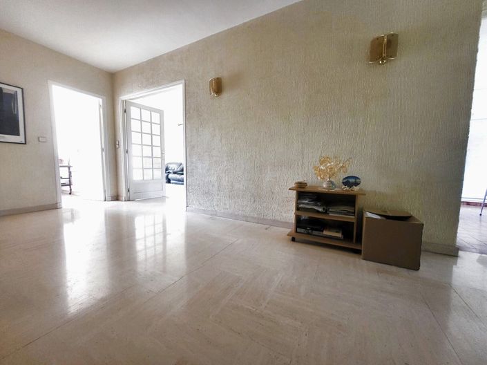 Image No.7-5 Bed House for sale