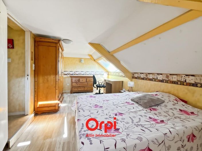Image No.20-5 Bed House for sale