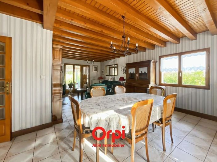 Image No.8-5 Bed House for sale