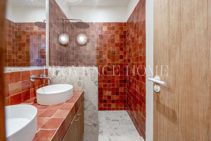 Image No.18-6 Bed House for sale