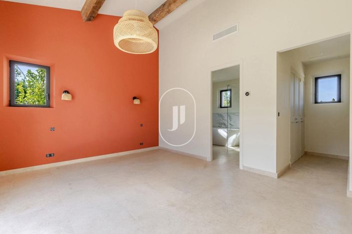 Image No.8-4 Bed House for sale