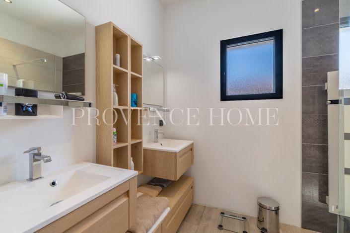 Image No.17-4 Bed House for sale