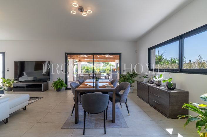 Image No.8-4 Bed House for sale