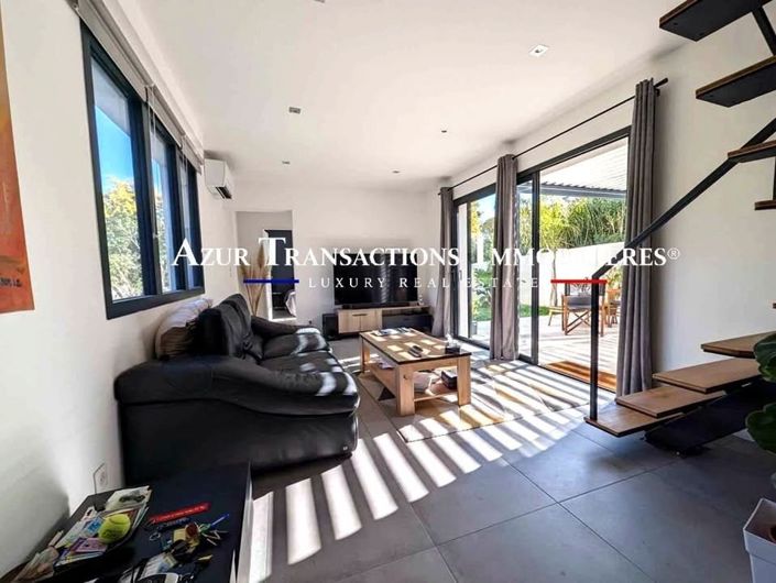 Image No.9-3 Bed House for sale