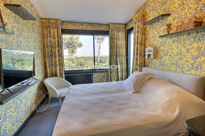 Image No.8-5 Bed House for sale