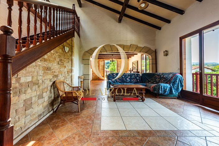 Image No.6-5 Bed House for sale