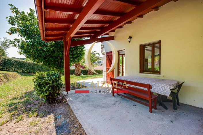 Image No.8-5 Bed House for sale