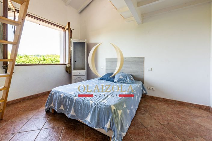 Image No.9-5 Bed House for sale