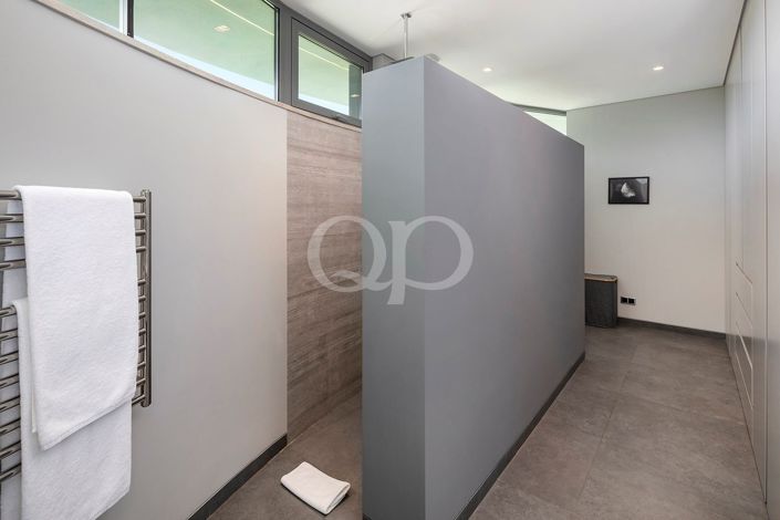 Image No.28-4 Bed House for sale
