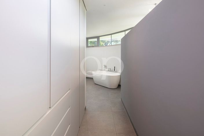 Image No.29-4 Bed House for sale