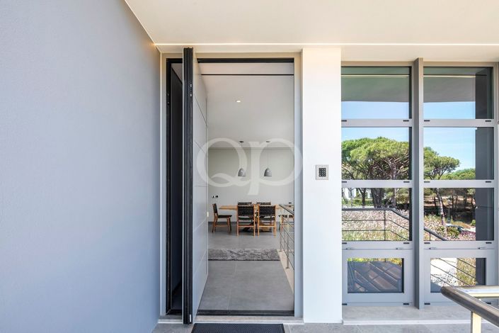 Image No.30-4 Bed House for sale