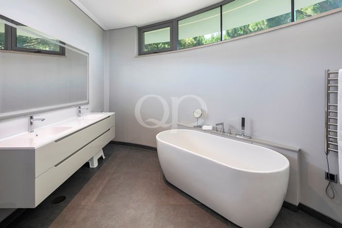 Image No.7-4 Bed House for sale