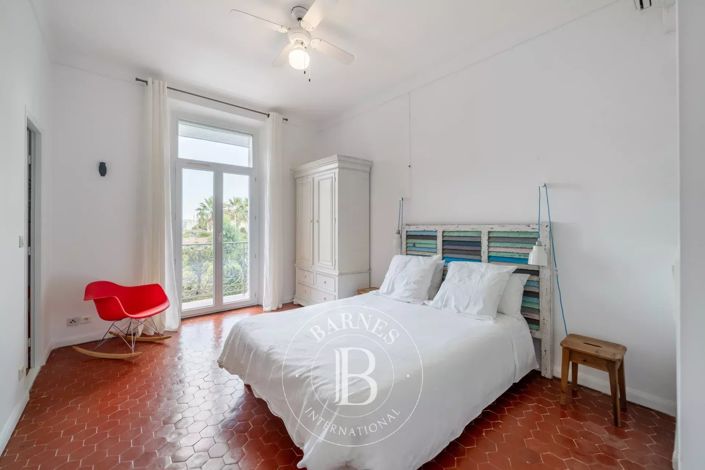 Image No.14-7 Bed House for sale