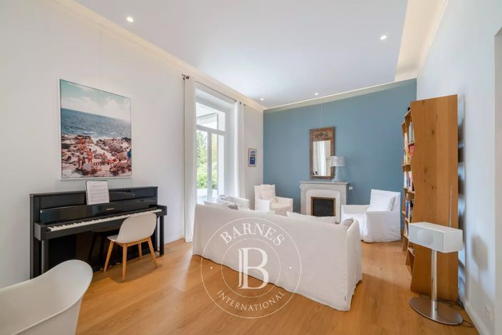 Image No.8-7 Bed House for sale