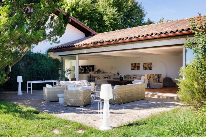 Image No.11-6 Bed House for sale