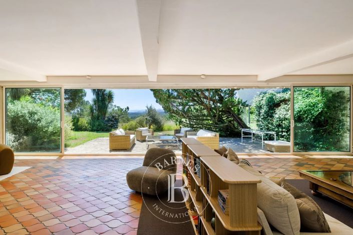 Image No.2-6 Bed House for sale