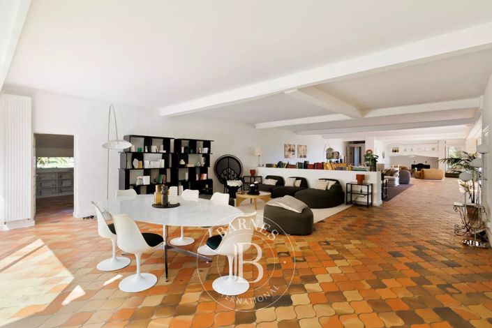 Image No.21-6 Bed House for sale