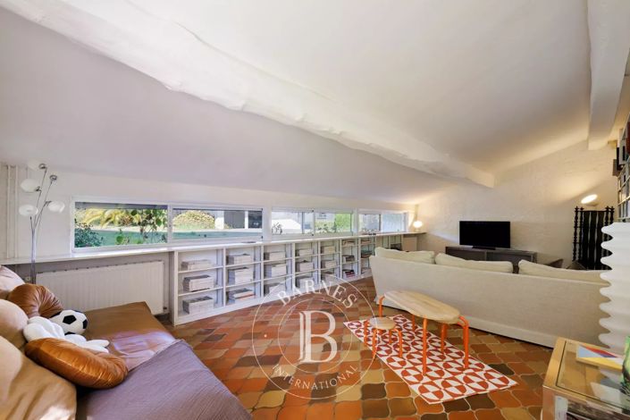 Image No.23-6 Bed House for sale