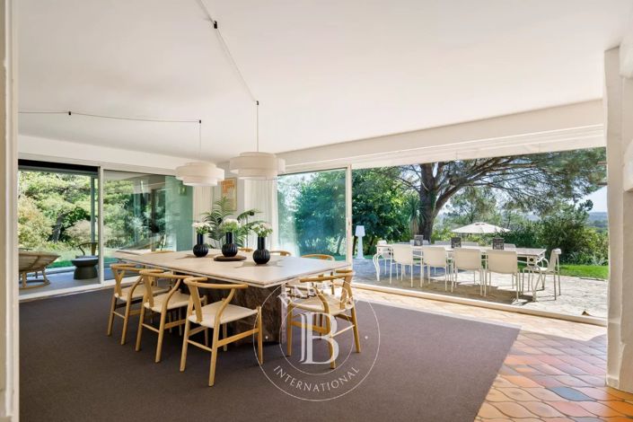 Image No.24-6 Bed House for sale