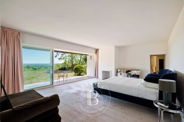 Image No.28-6 Bed House for sale
