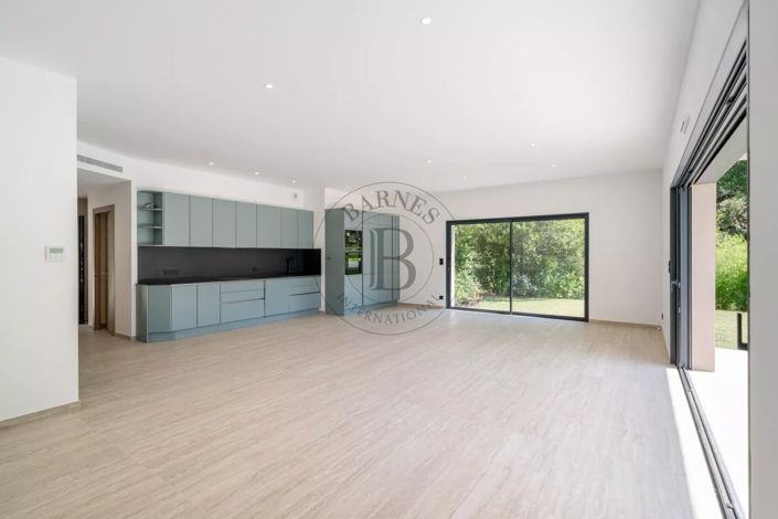 Image No.4-3 Bed House for sale