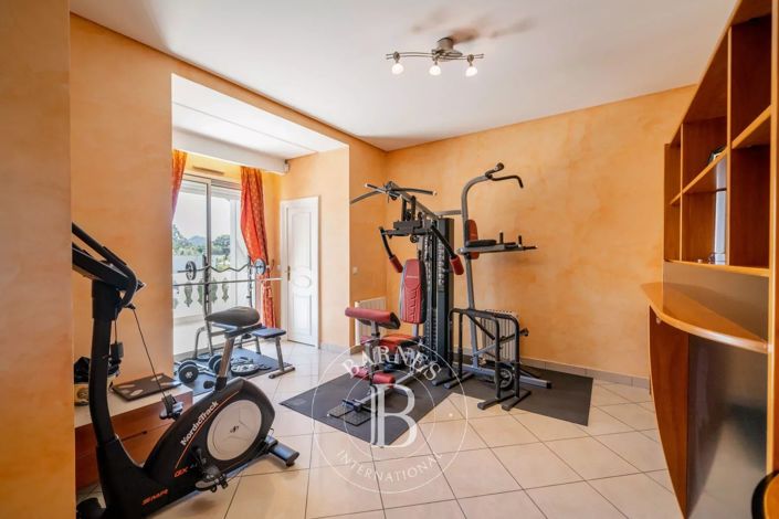 Image No.16-6 Bed House for sale