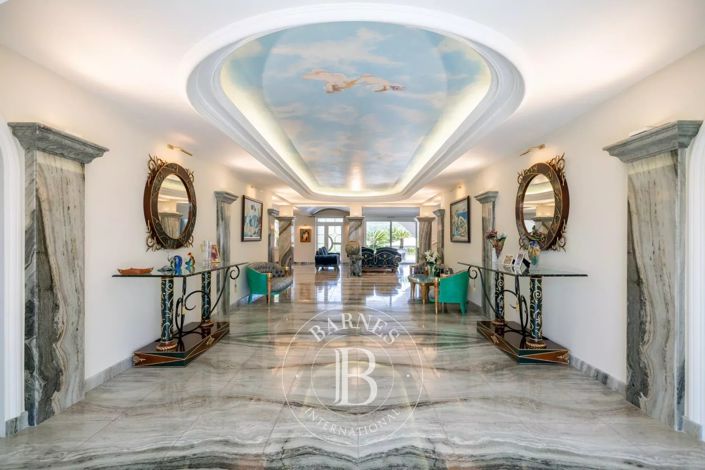 Image No.5-6 Bed House for sale