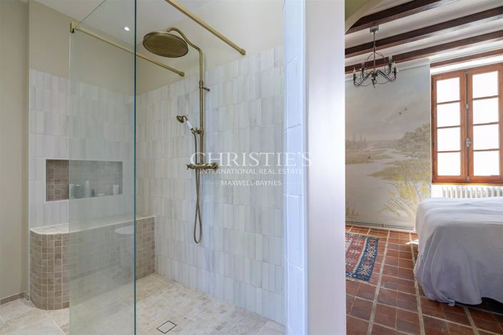 Image No.17-6 Bed House for sale